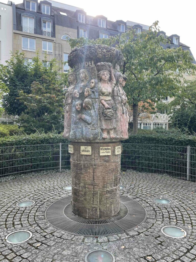 Der Frauenbrunnen am Farina Haus in Köln