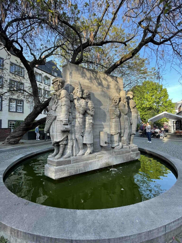 Der Willi Ostermann Brunnen in der Kölner Altstadt