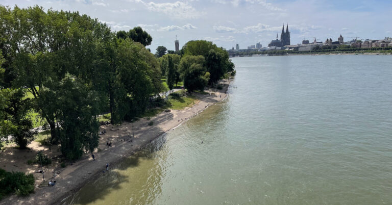Die Fließgeschwindigkeit des Rheins
