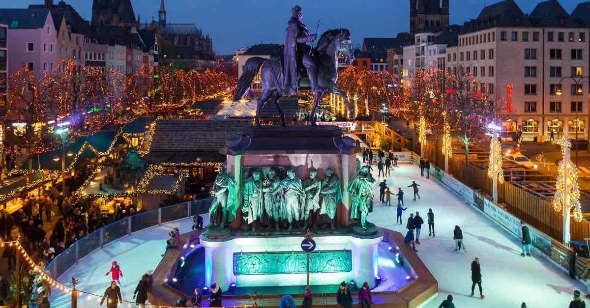 Wie lange hat der Weihnachtsmarkt am Heumarkt auf?