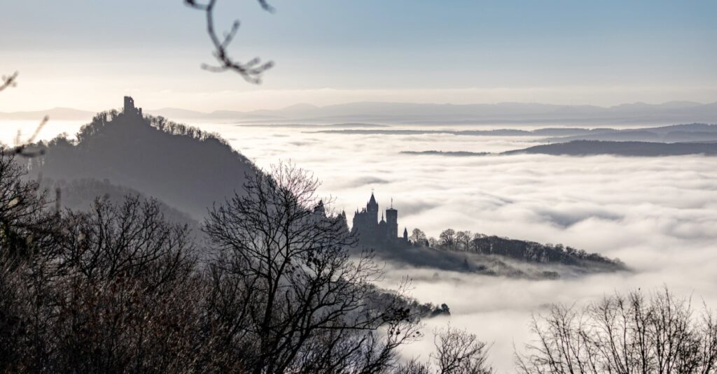 Drachenfels im Tiefnebel