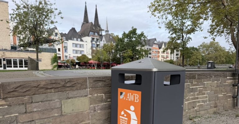Mülleimer in der Kölner Altstadt