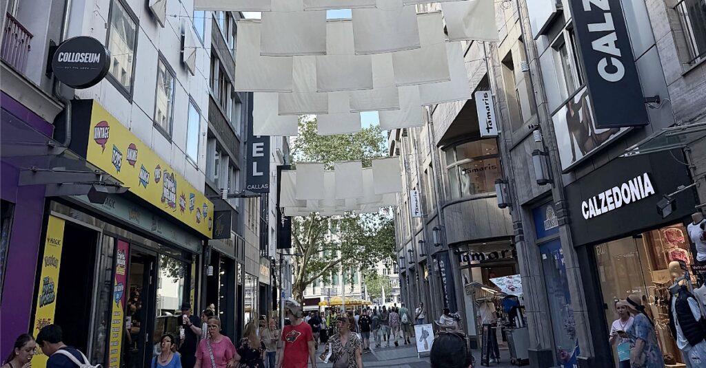 Hohe Straße Weiße Laken