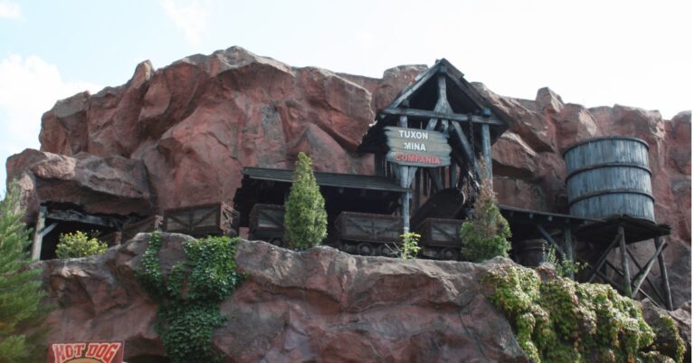 Eingang der ehemaligen Silbermine im Phantasialand